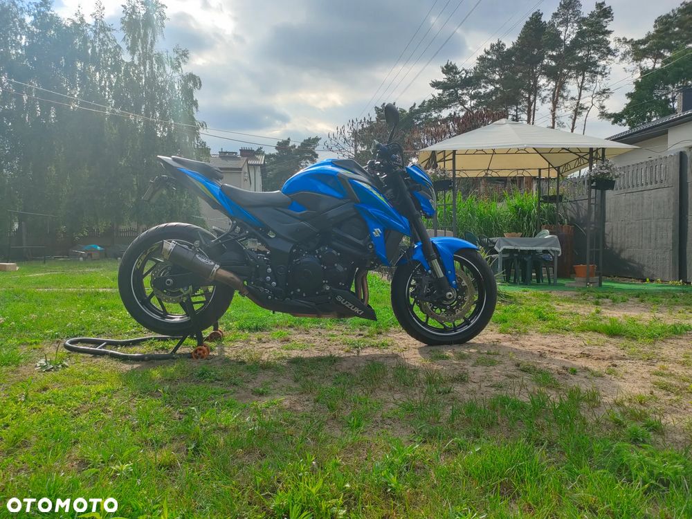 Suzuki GSX - 6