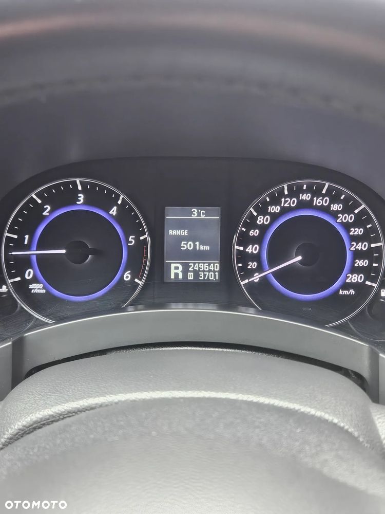 Infiniti QX70 - 10