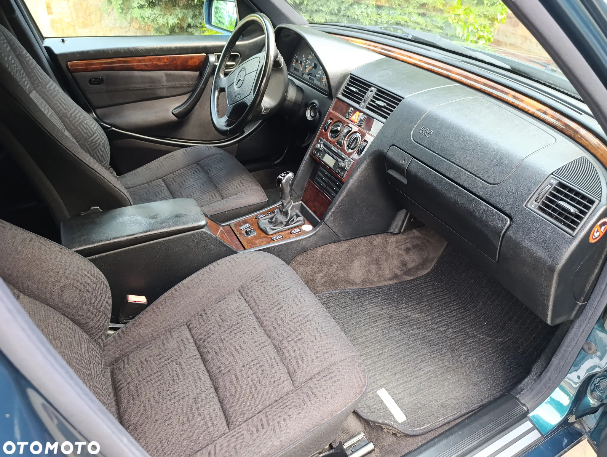 Mercedes-Benz Klasa C 180 Elegance - 12
