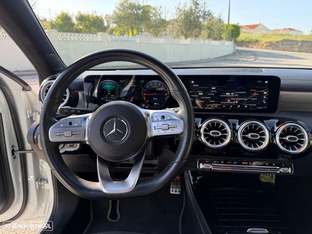 Mercedes-Benz A 250 e AMG Line - 12