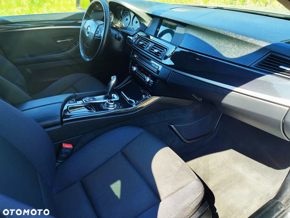 BMW Seria 5 520d - 38