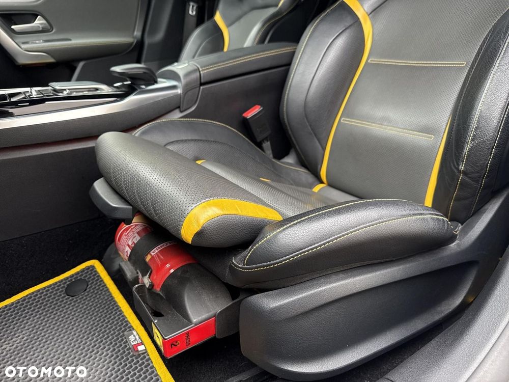 Mercedes-Benz CLA - 12