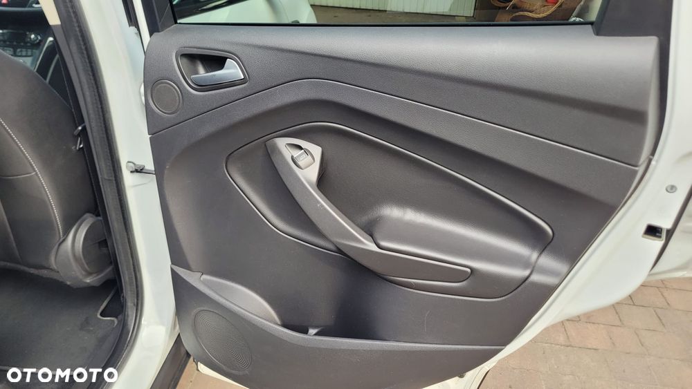 Ford Kuga 2.0 TDCi 2x4 Titanium - 19