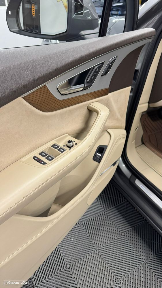 Audi Q7 3.0 TDI quattro S-line Tiptronic 7L - 4