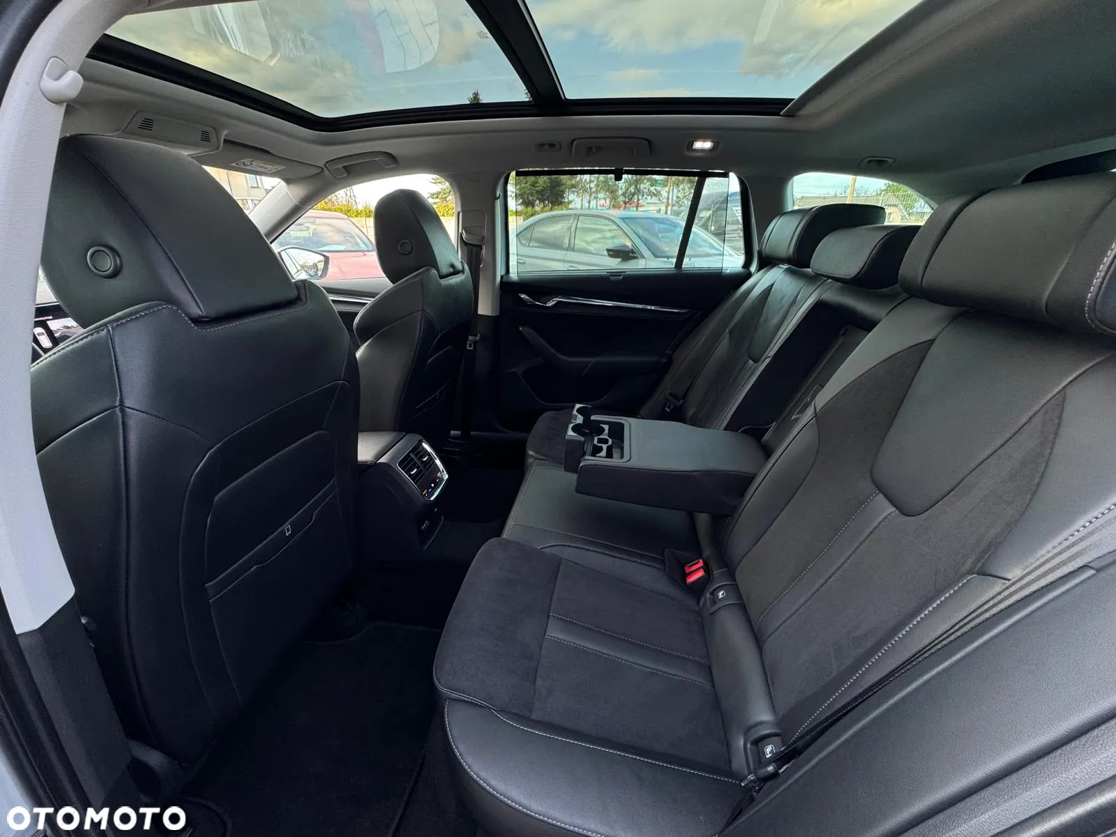 Skoda Octavia Combi 2.0 TDI DSG 4x4 Scout - 27