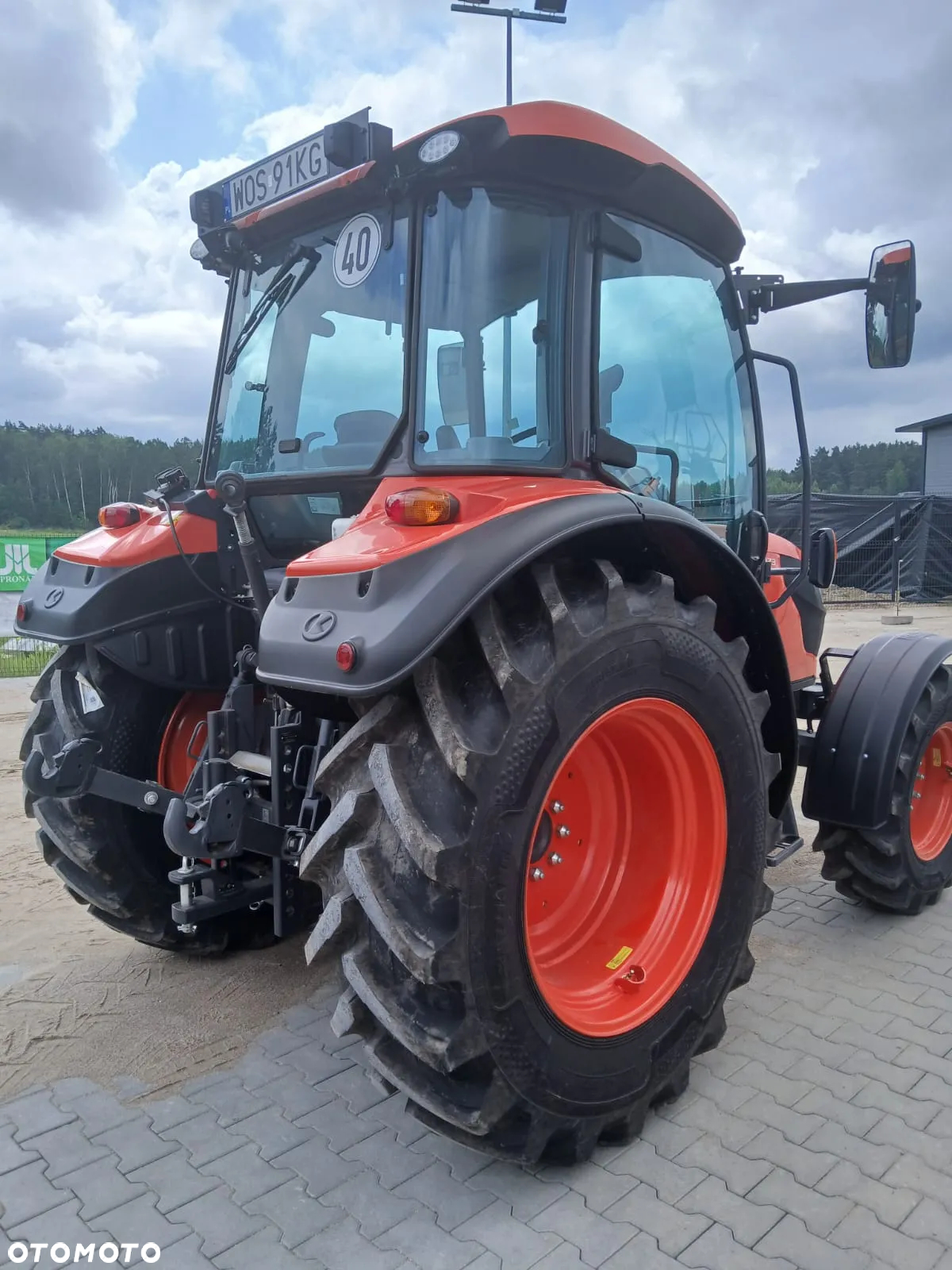 Kubota M4-073 18 x 18 - 8