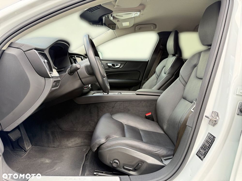 Volvo V60 Cross Country - 12