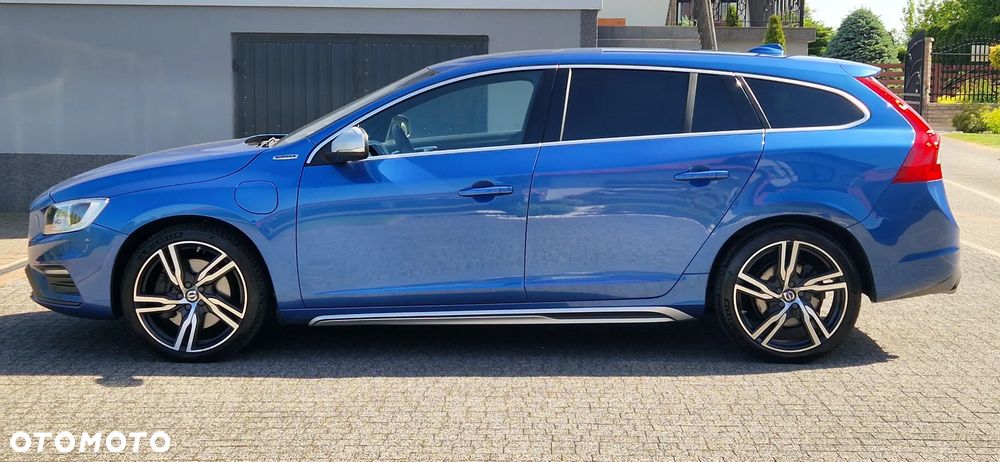 Volvo V60 D6 AWD Plug-in Hybrid Momentum - 9