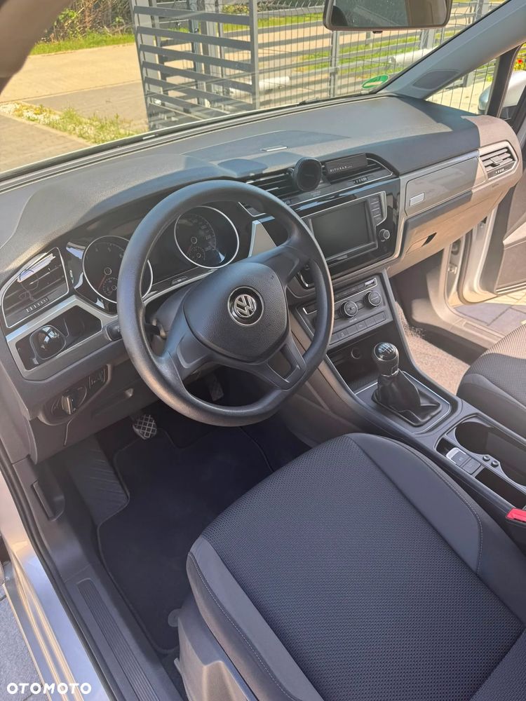Volkswagen Touran - 5