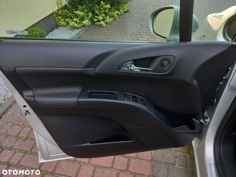 Opel Meriva 1.4 T Essentia S&S - 28