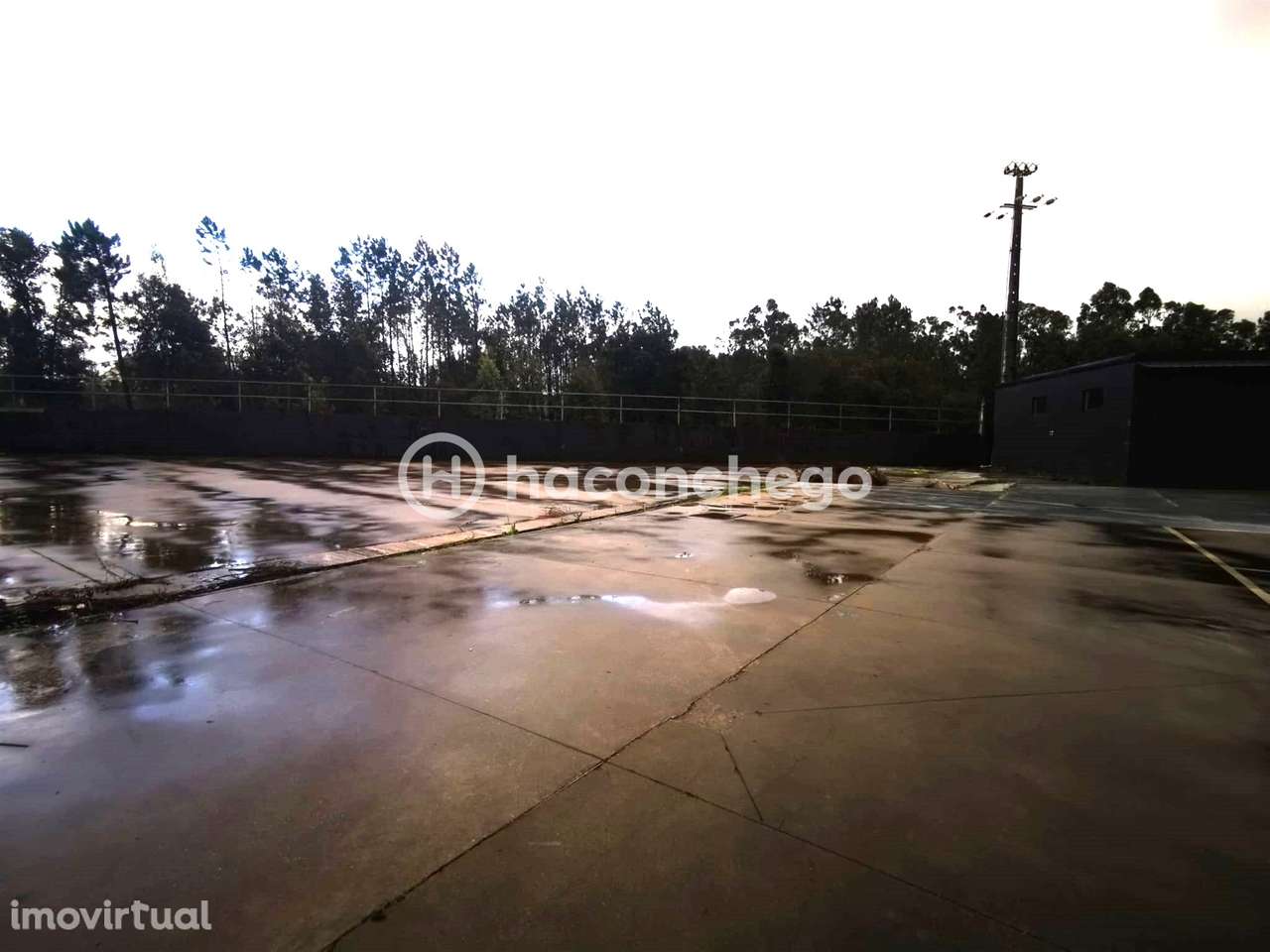 Pavilhão em Manhente - Grande imagem: 3/24