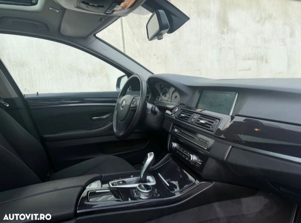 BMW Seria 5 525d xDrive AT - 9