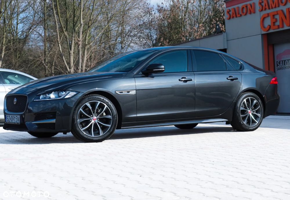 Jaguar XF 20d R-Sport - 28