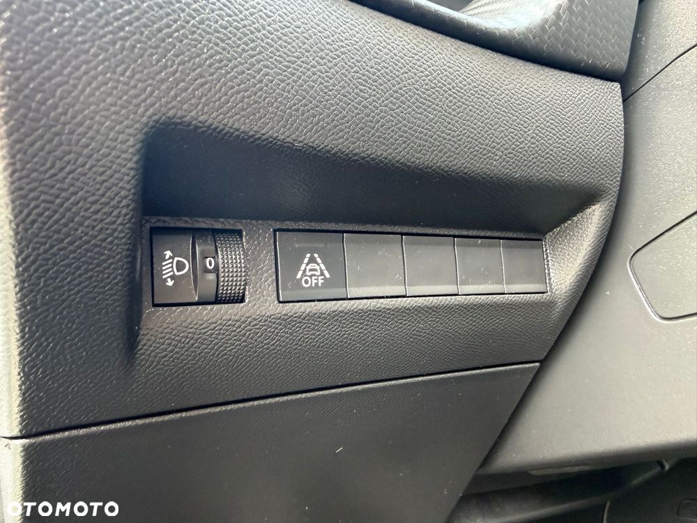 Peugeot 208 PureTech 100 Style - 23