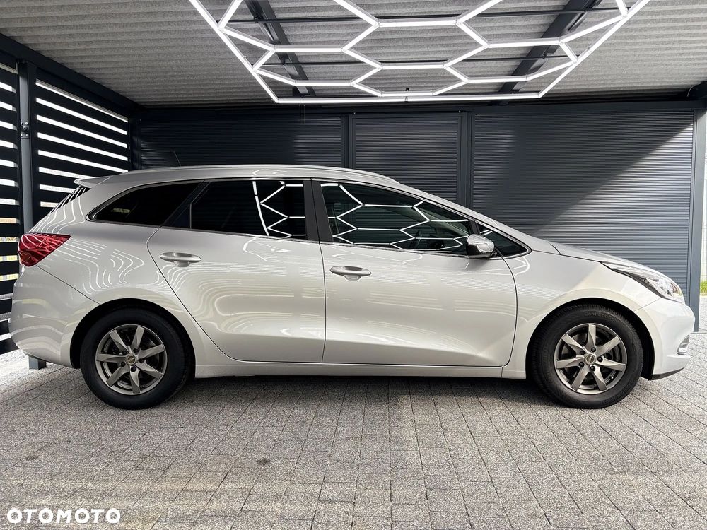 Kia Ceed 1.6 GDI Dream Team Edition - 11