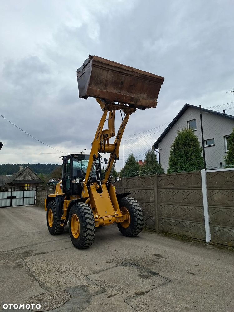 Caterpillar CAT 914 M - 14