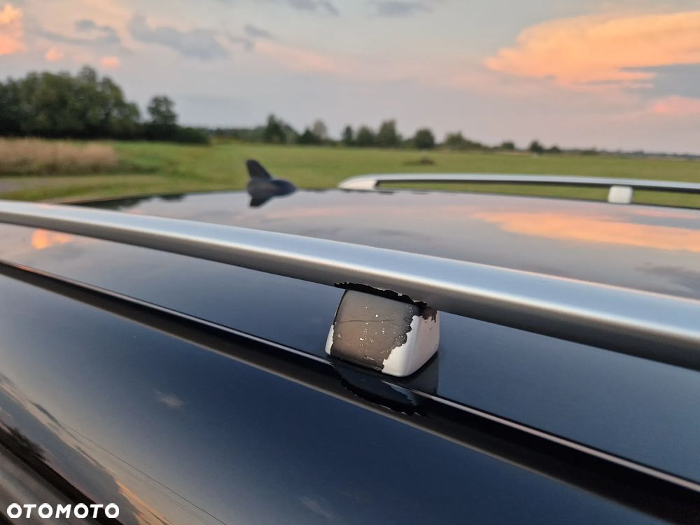 Volkswagen Touran 1.6 TDI DPF BlueMotion Technology Comfortline - 22