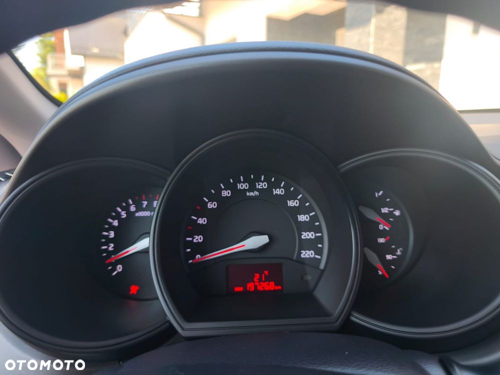 Kia Rio - 8