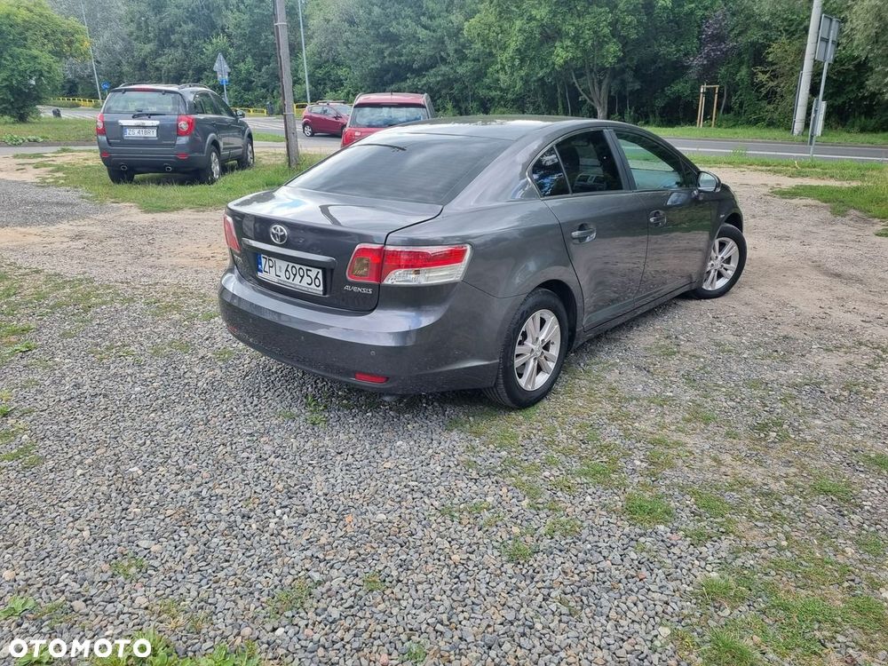 Toyota Avensis - 5