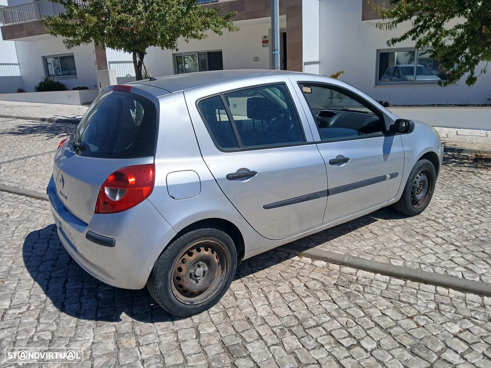 Renault Clio 1.5 dCi Dynamique S - 1
