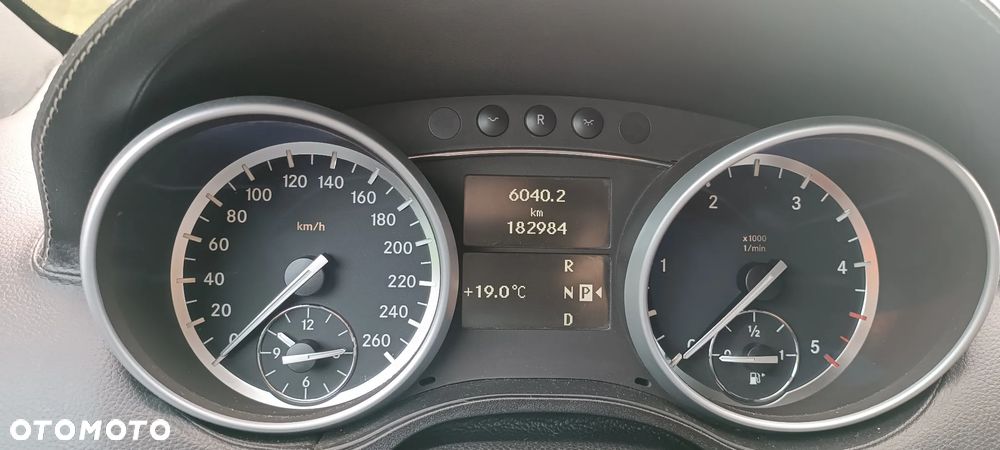 Mercedes-Benz ML - 13
