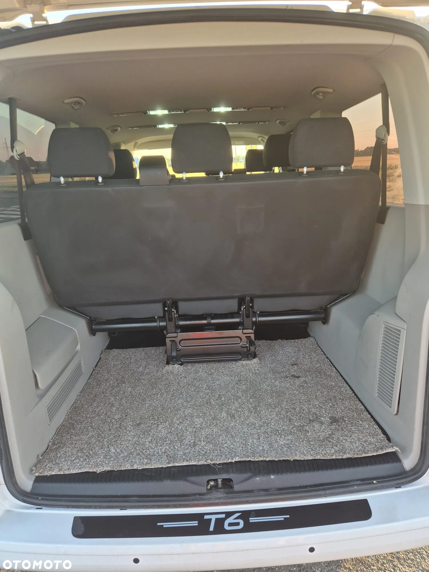 Volkswagen Caravelle - 10