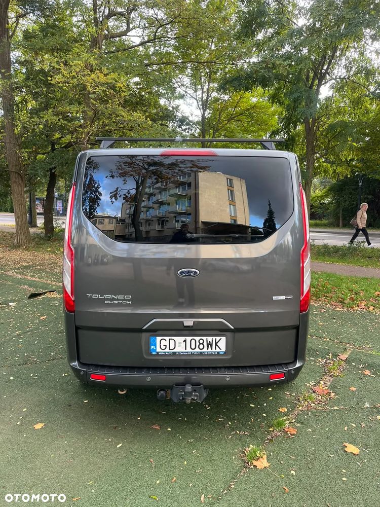 Ford Tourneo Custom - 11