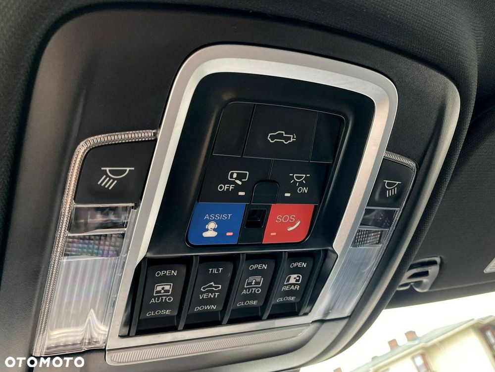 RAM 1500 Crew Cab Sport - 32
