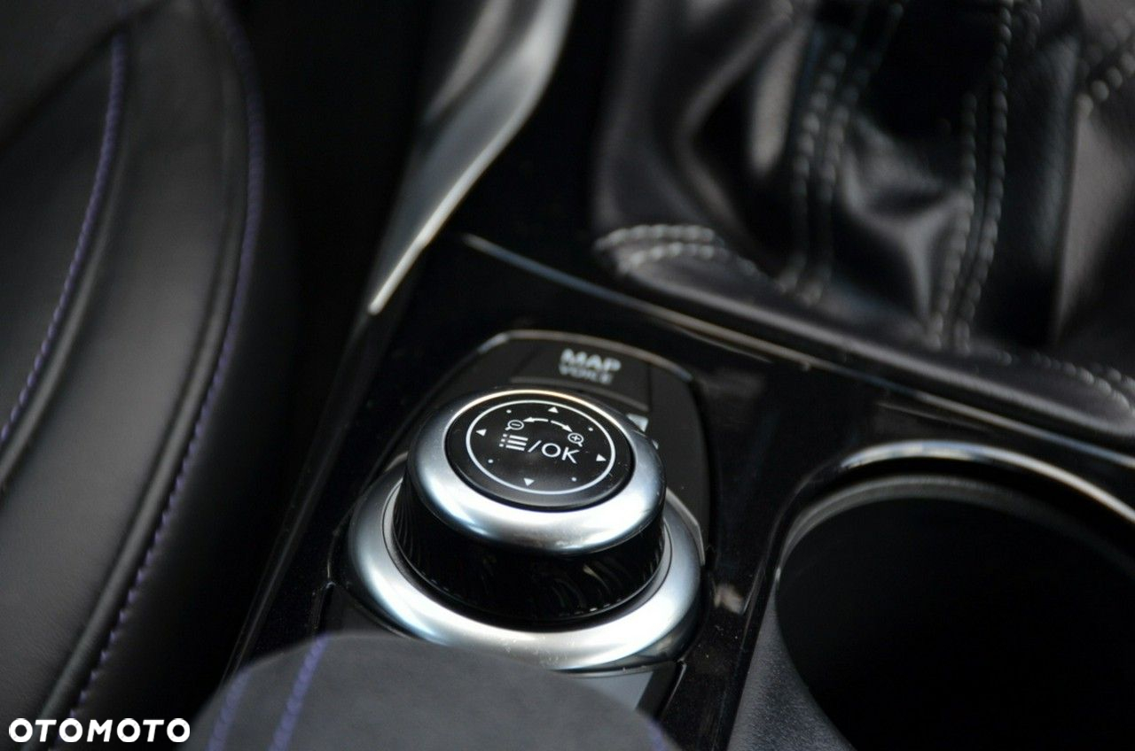 Infiniti Q30 - 22