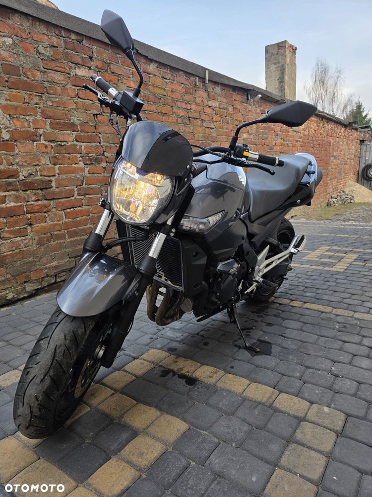Suzuki GSR - 10
