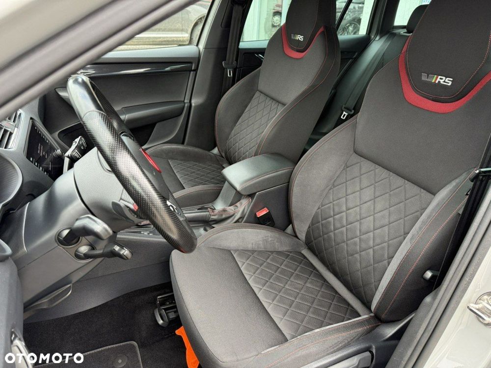Skoda Octavia Combi 2.0 TDI DSG RS - 22