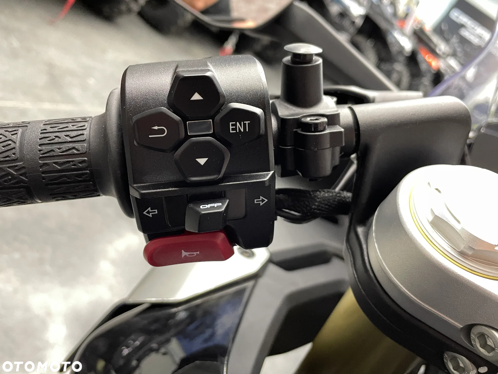 CFMoto SR - 13