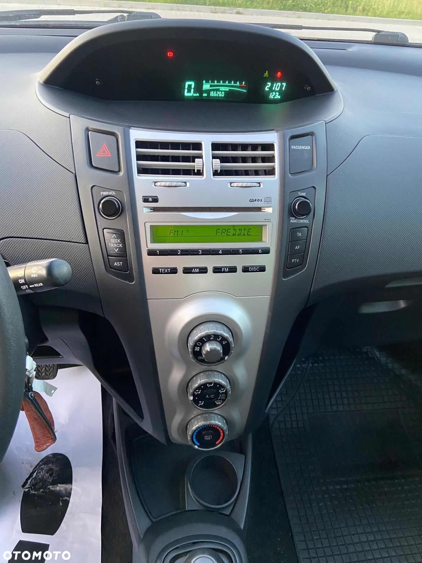 Toyota Yaris 1.3 VVT-i Executive - 13