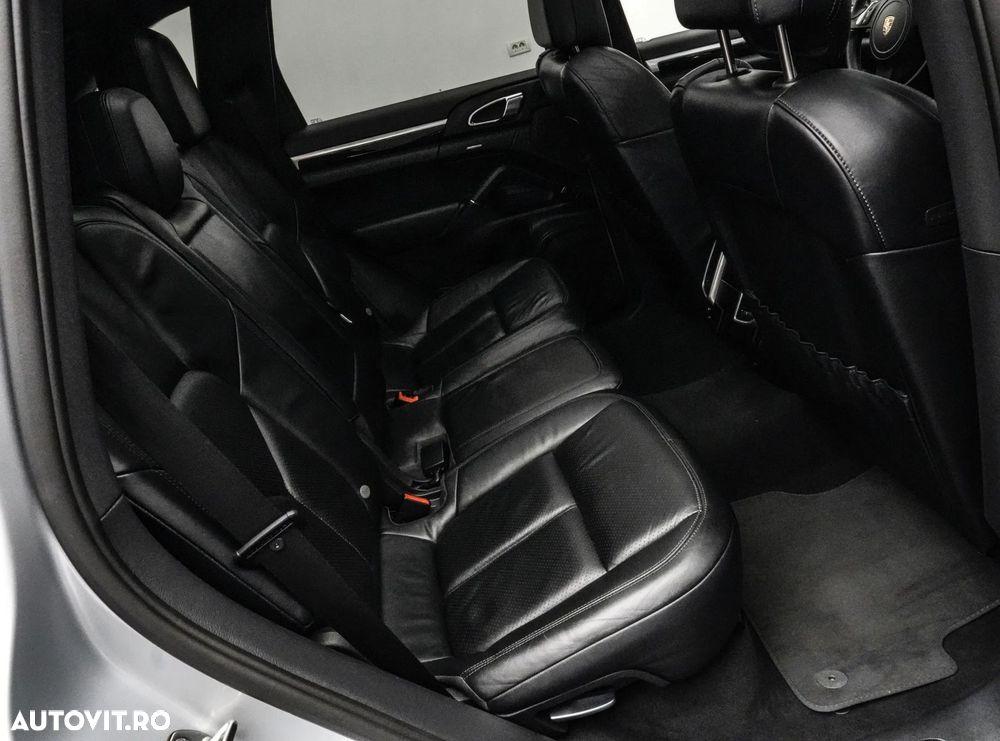 Porsche Cayenne 3.0 L V6 - 18