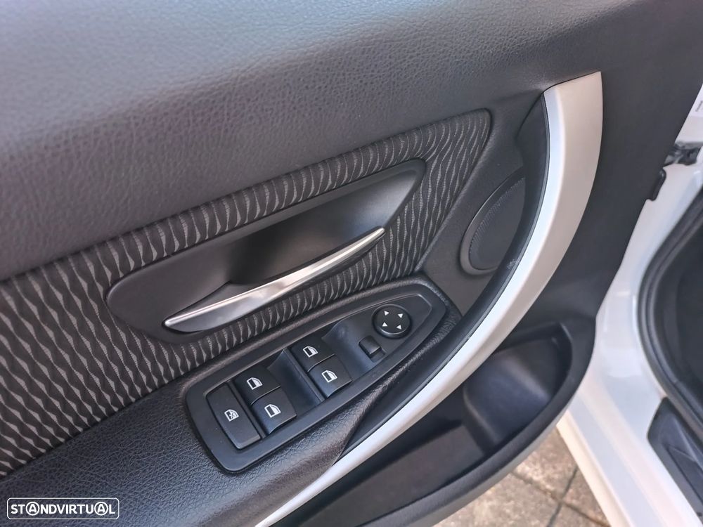 BMW 318 d Sport Line - 16