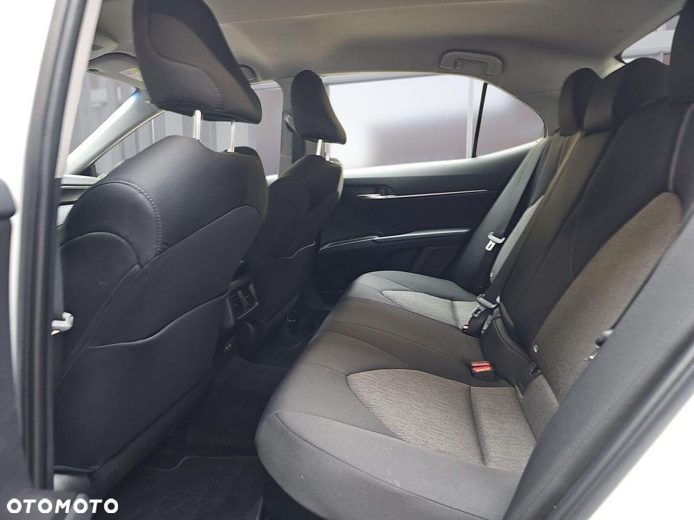 Toyota Camry 2.5 Hybrid Comfort CVT - 10