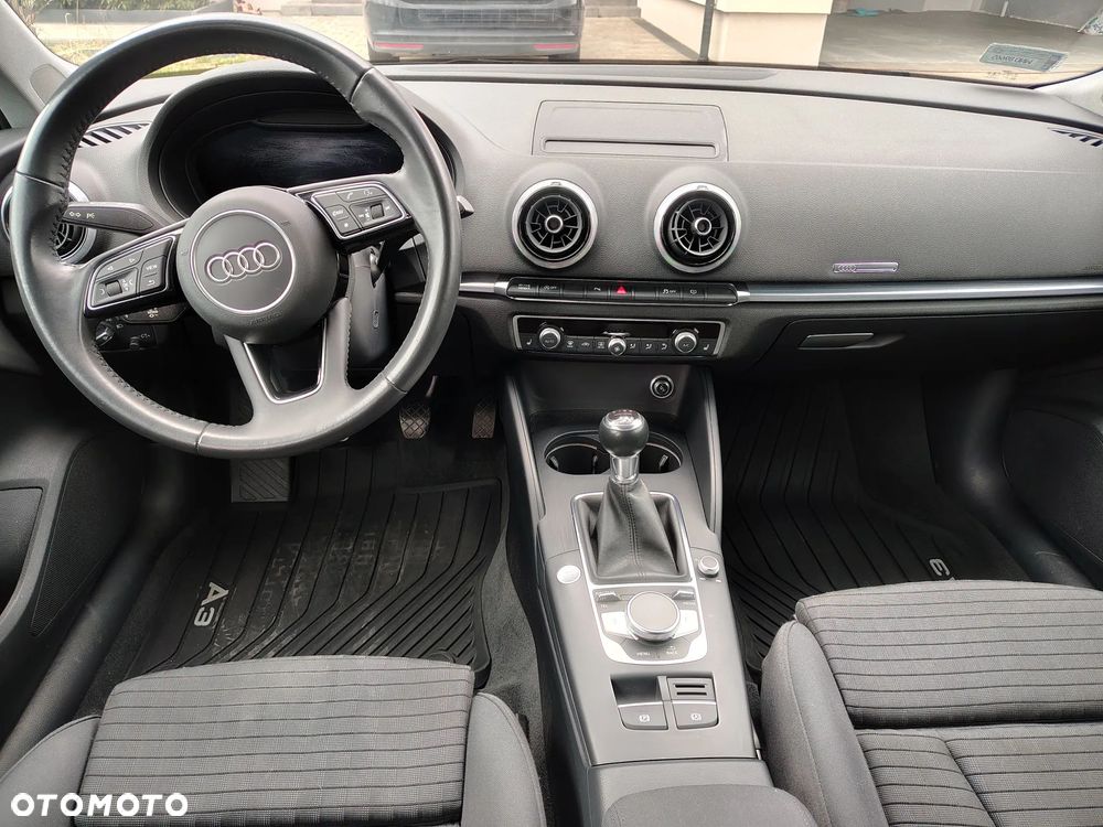 Audi A3 Sportback 35 TFSI S Line - 4