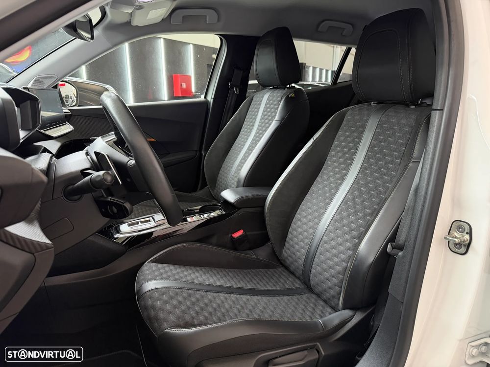 Peugeot 2008 PureTech 130 EAT8 Allure Pack - 4