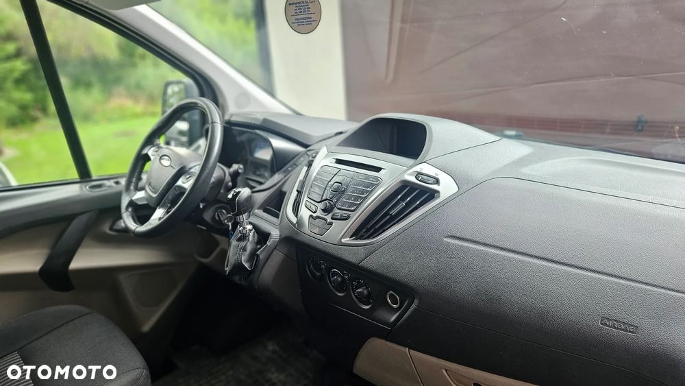 Ford Tourneo Custom - 13