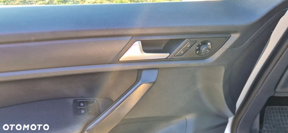 Volkswagen Caddy 2.0 TDI Trendline DSG - 12