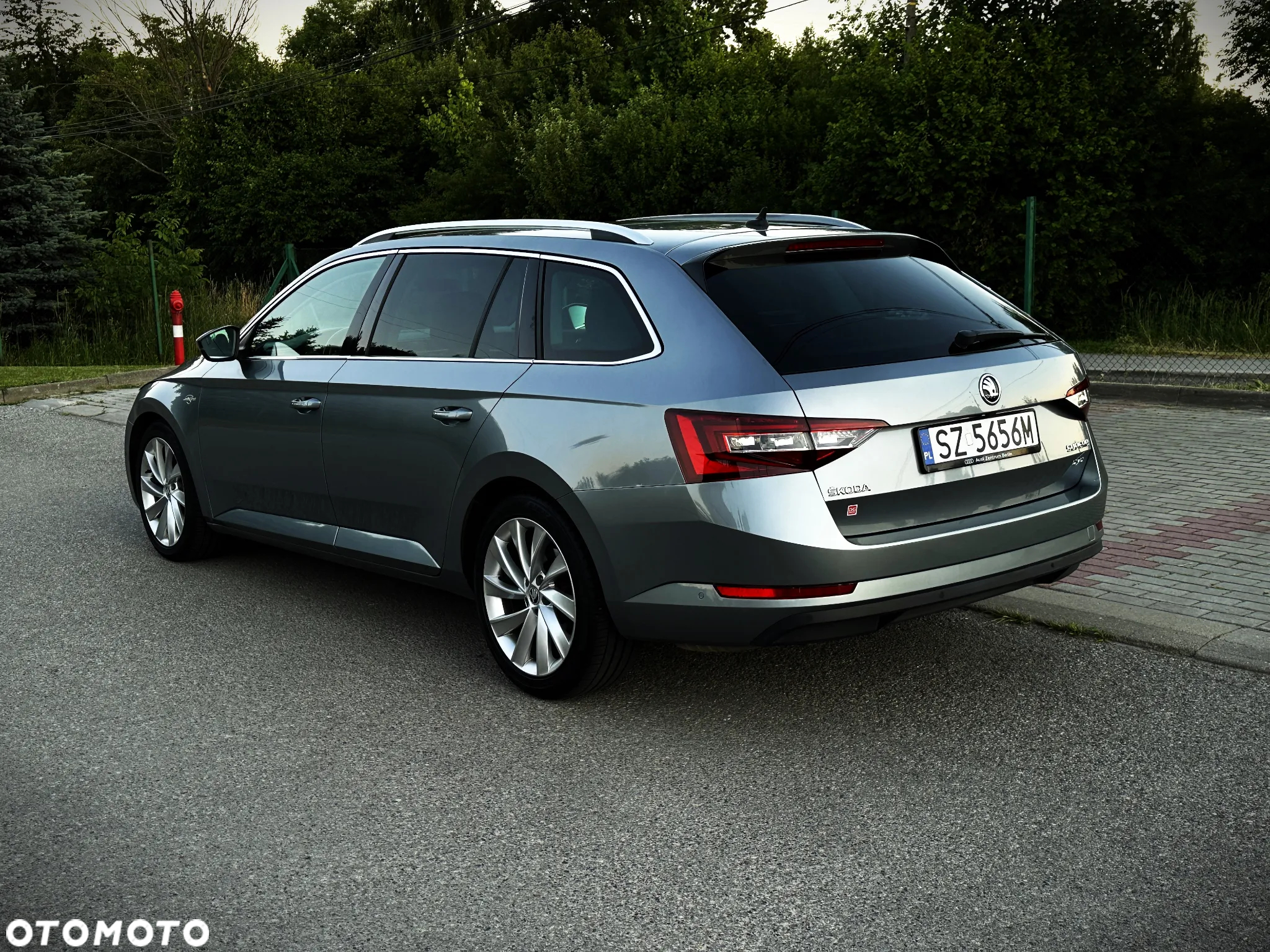 Skoda Superb Combi 2.0 TDI 4x4 DSG L&K - 6