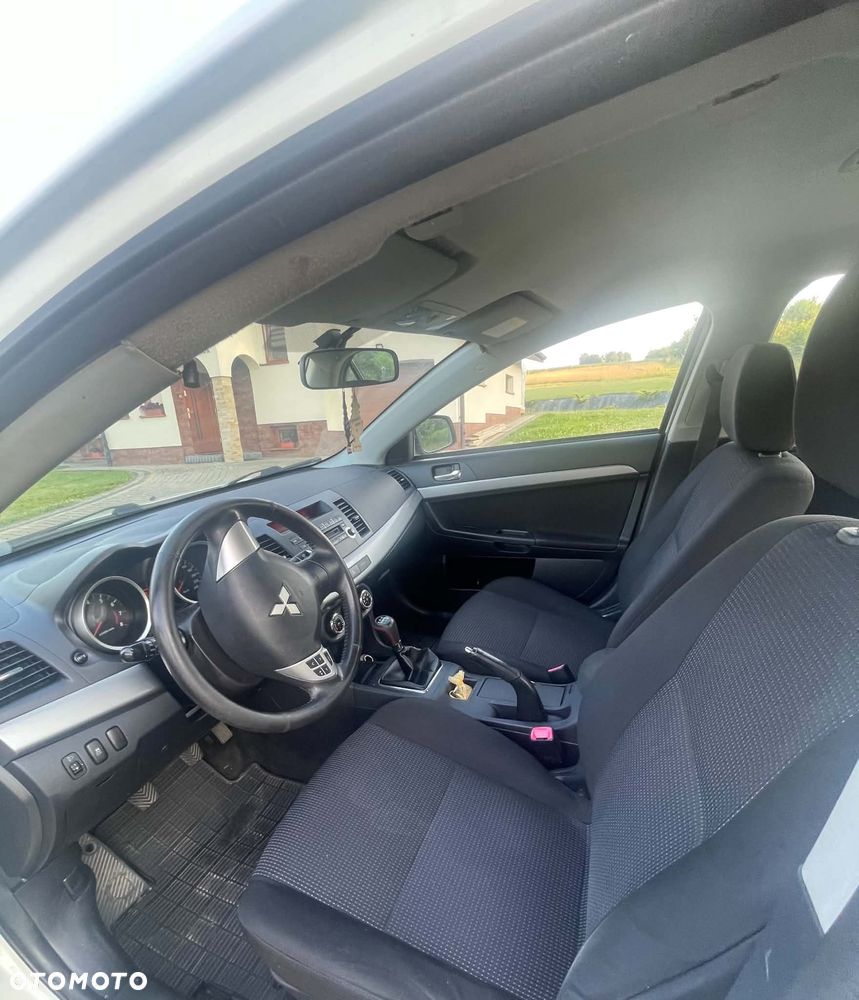 Mitsubishi Lancer 1.6 Invite - 9