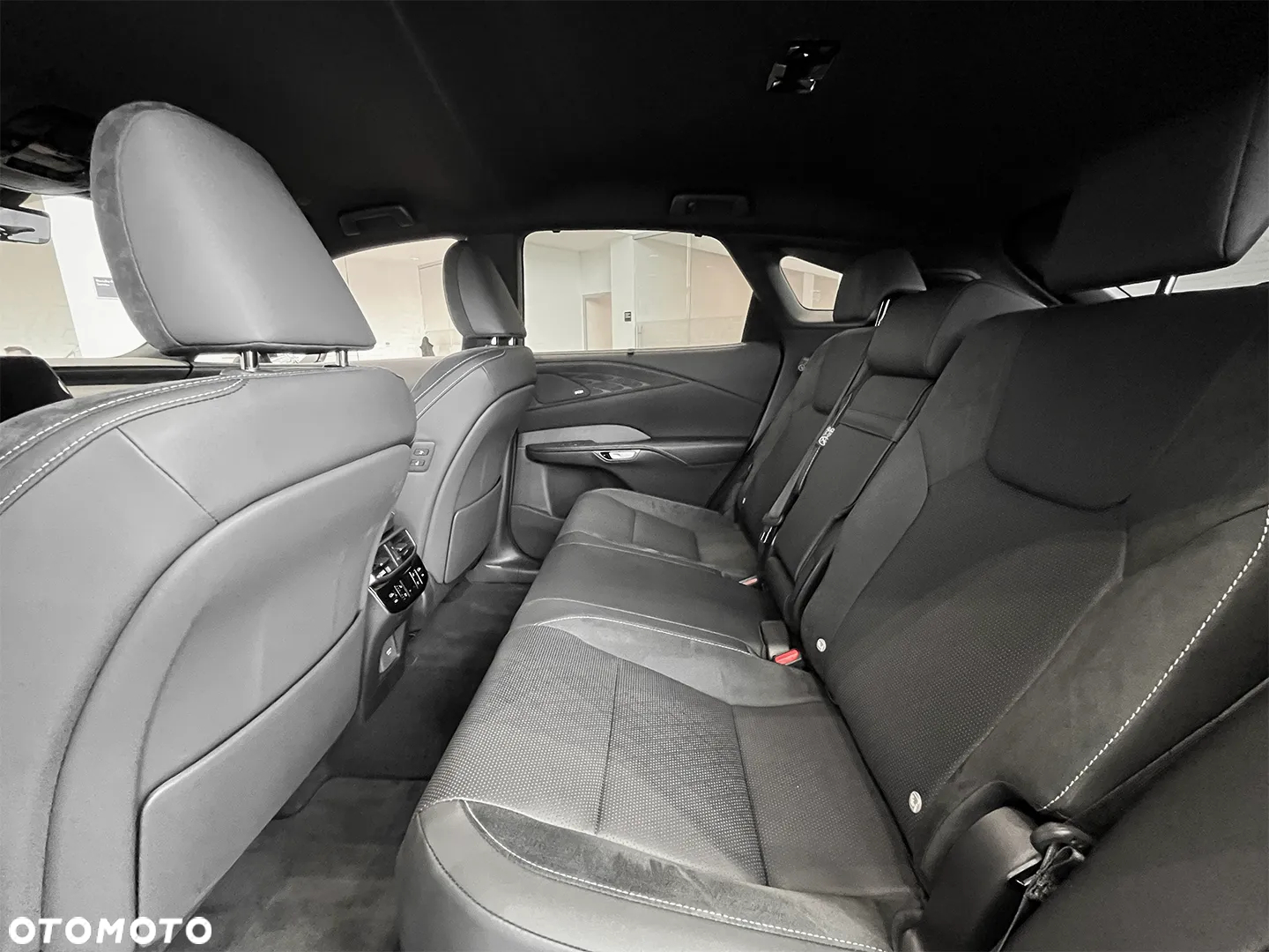 Lexus RX 350h Omotenashi - 7