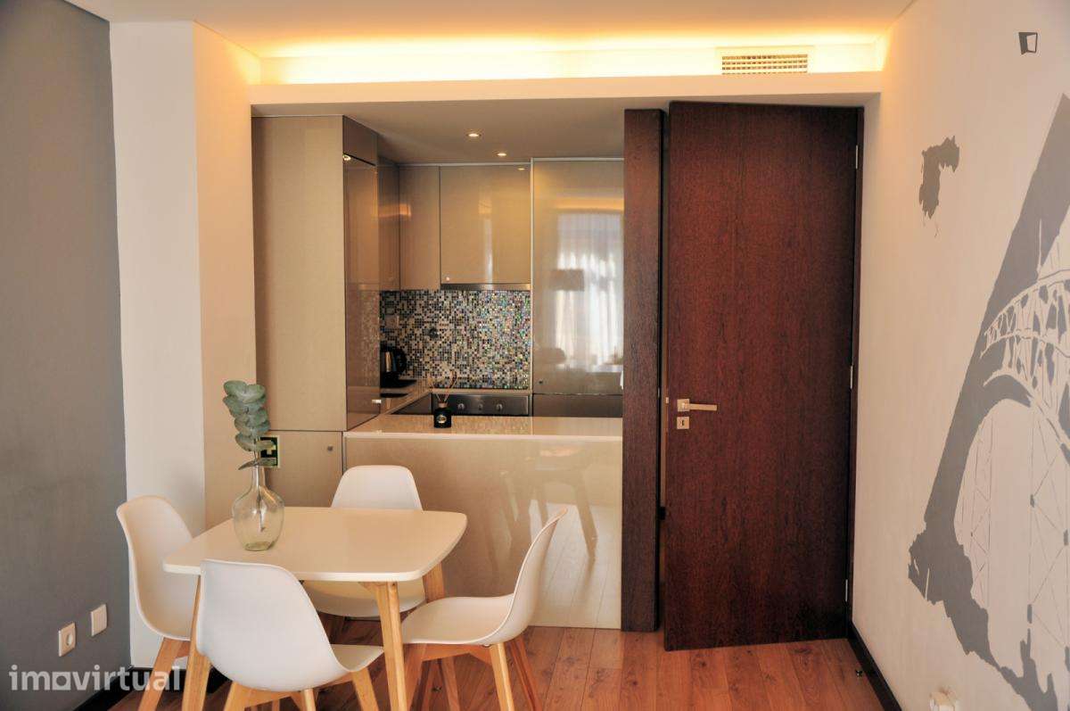 Apartamento com 1 quartos - localizado em Santo Ildefonso Porto - Grande imagem: 2/8