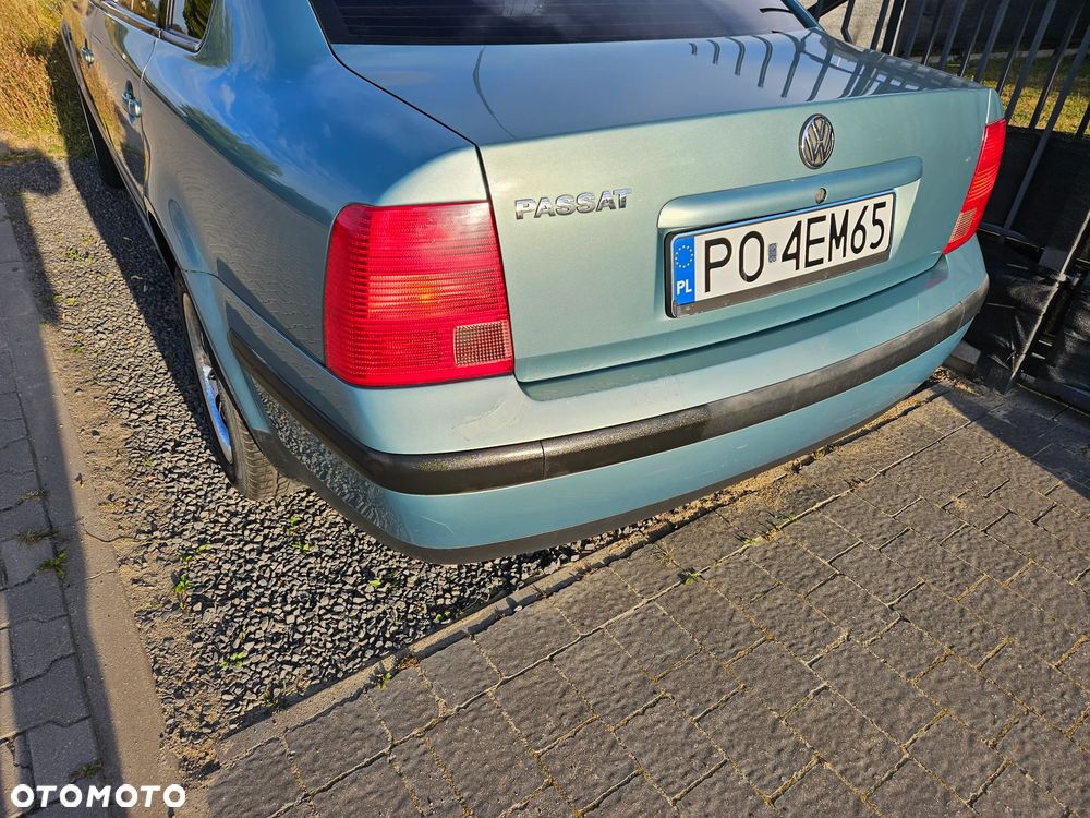 Volkswagen Passat 1.6 CL - 11