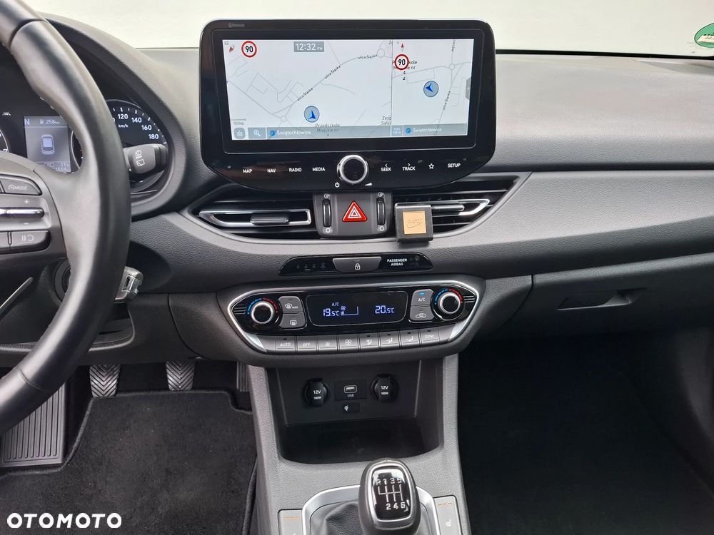 Hyundai i30 Kombi 1.5 T-GDI 48V-Hybrid Intro - 18