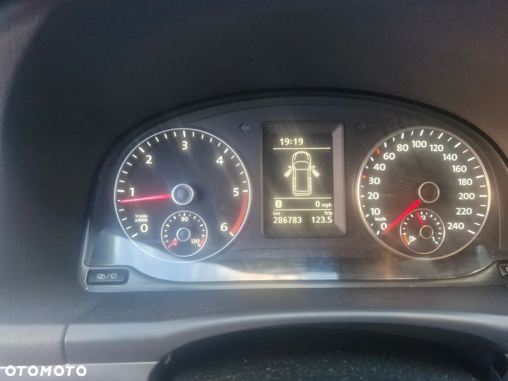 Volkswagen Touran 1.6 TDI DPF BlueMotion Technology Trendline - 13
