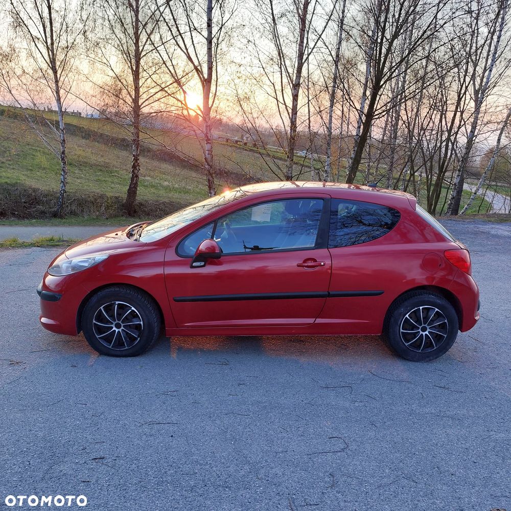 Peugeot 207 - 1