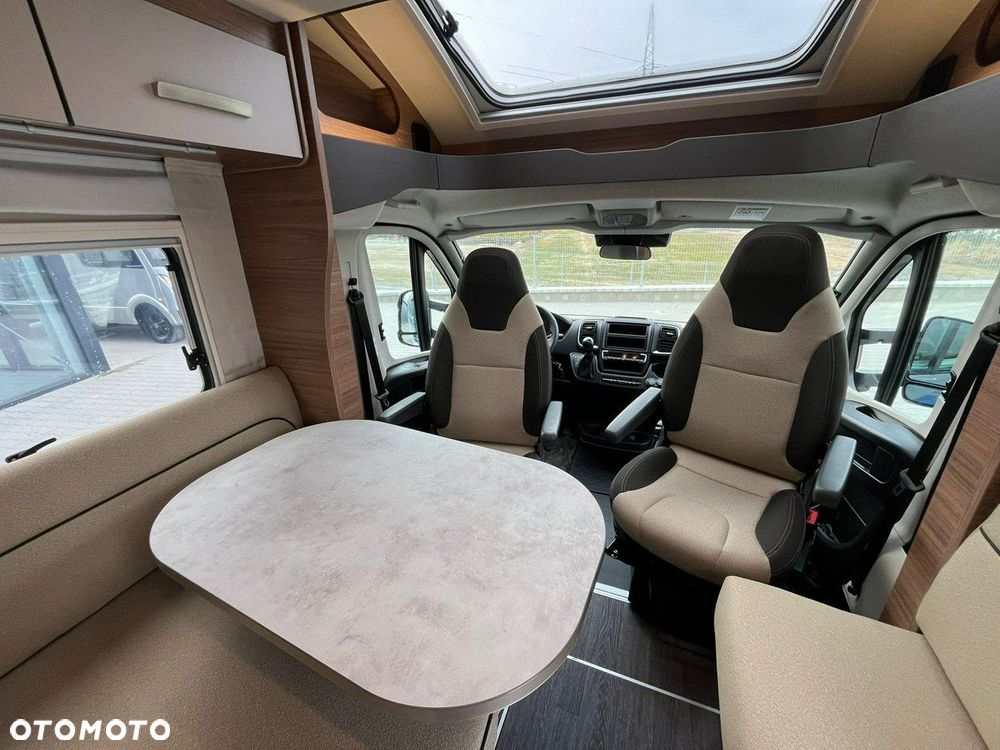 KNAUS LIVE WAVE 700 MX z łóżkiem królewskim - 9
