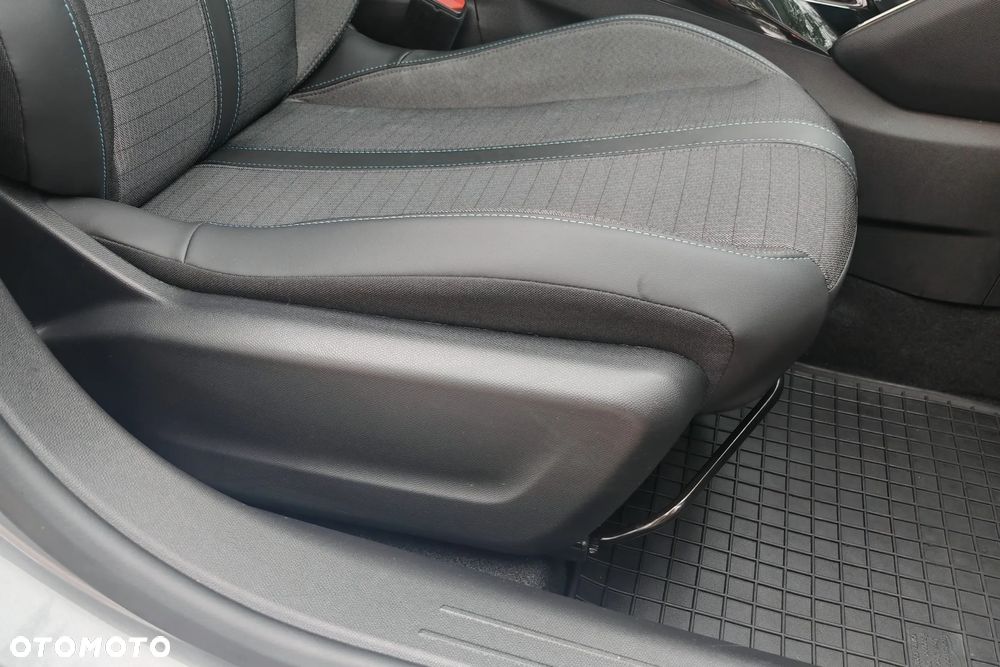Peugeot 208 PureTech 100 EAT8 Allure - 21
